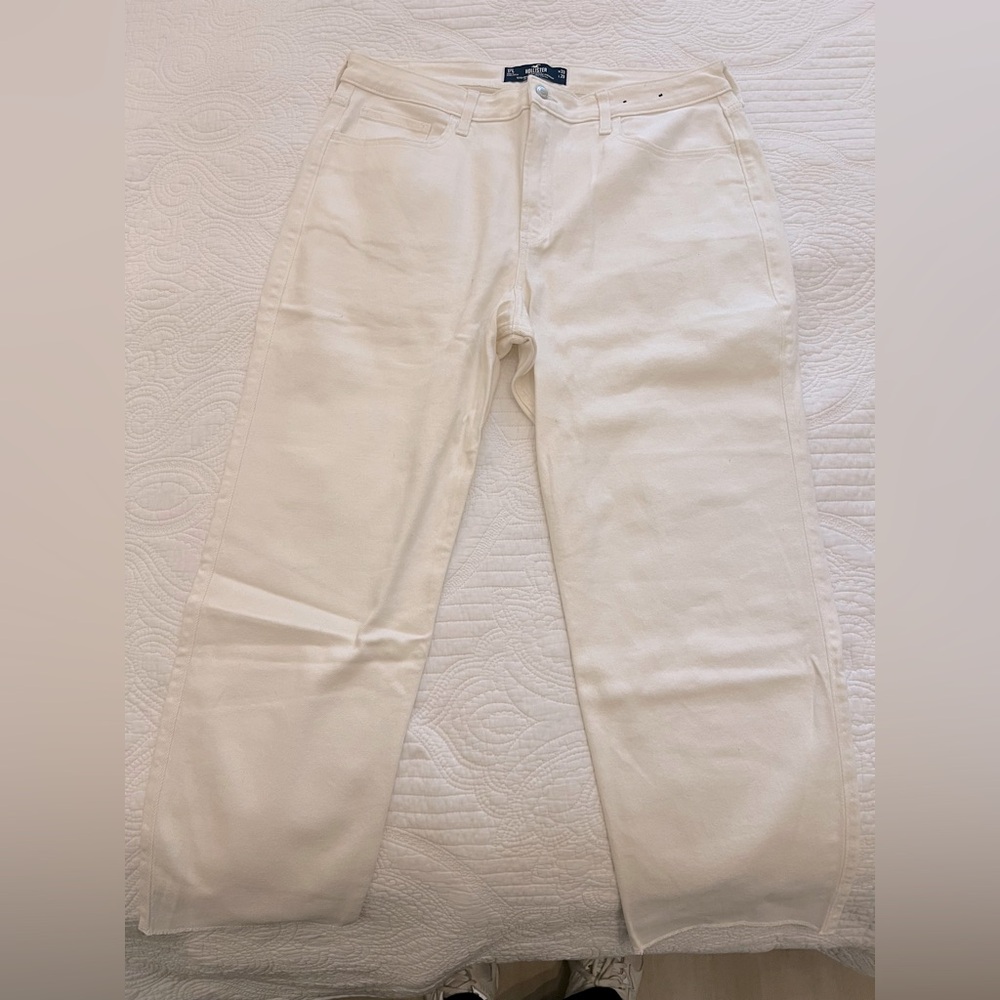 ULTRA HIGH-RISE VINTAGE STRAIGHT
HOLLISTER JEANS